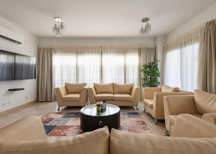 Carrara White 3Br Apt W/Garden View And Pool