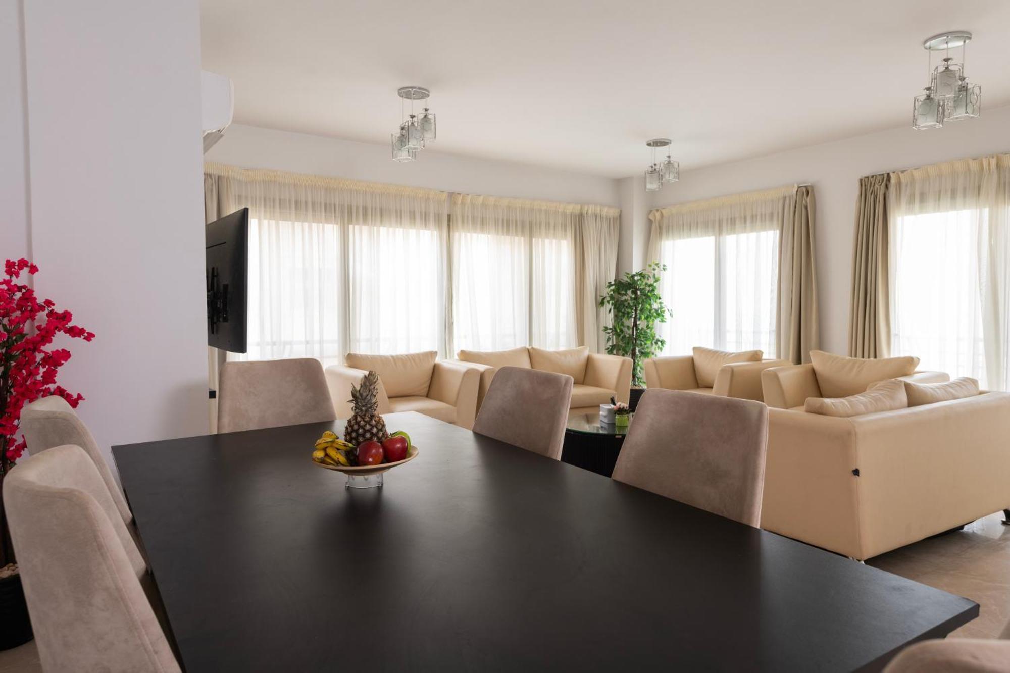Carrara White 3br W/garden View And Pool Apartment *