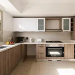 Carrara White 3Br Apt W/Garden View And Pool