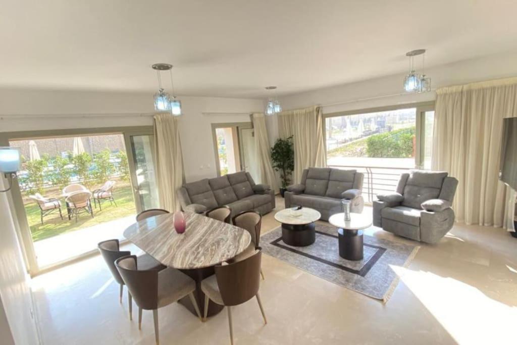 Carrara White 3br W/garden View And Pool Apartment *