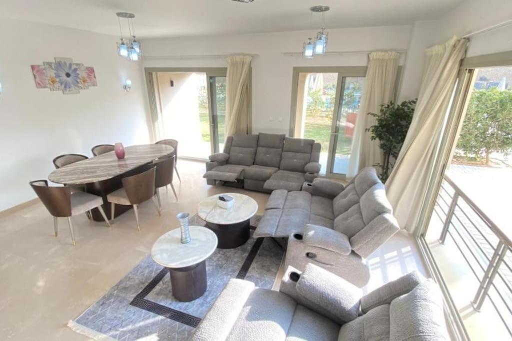 Carrara White 3br W/garden View And Pool Apartment *