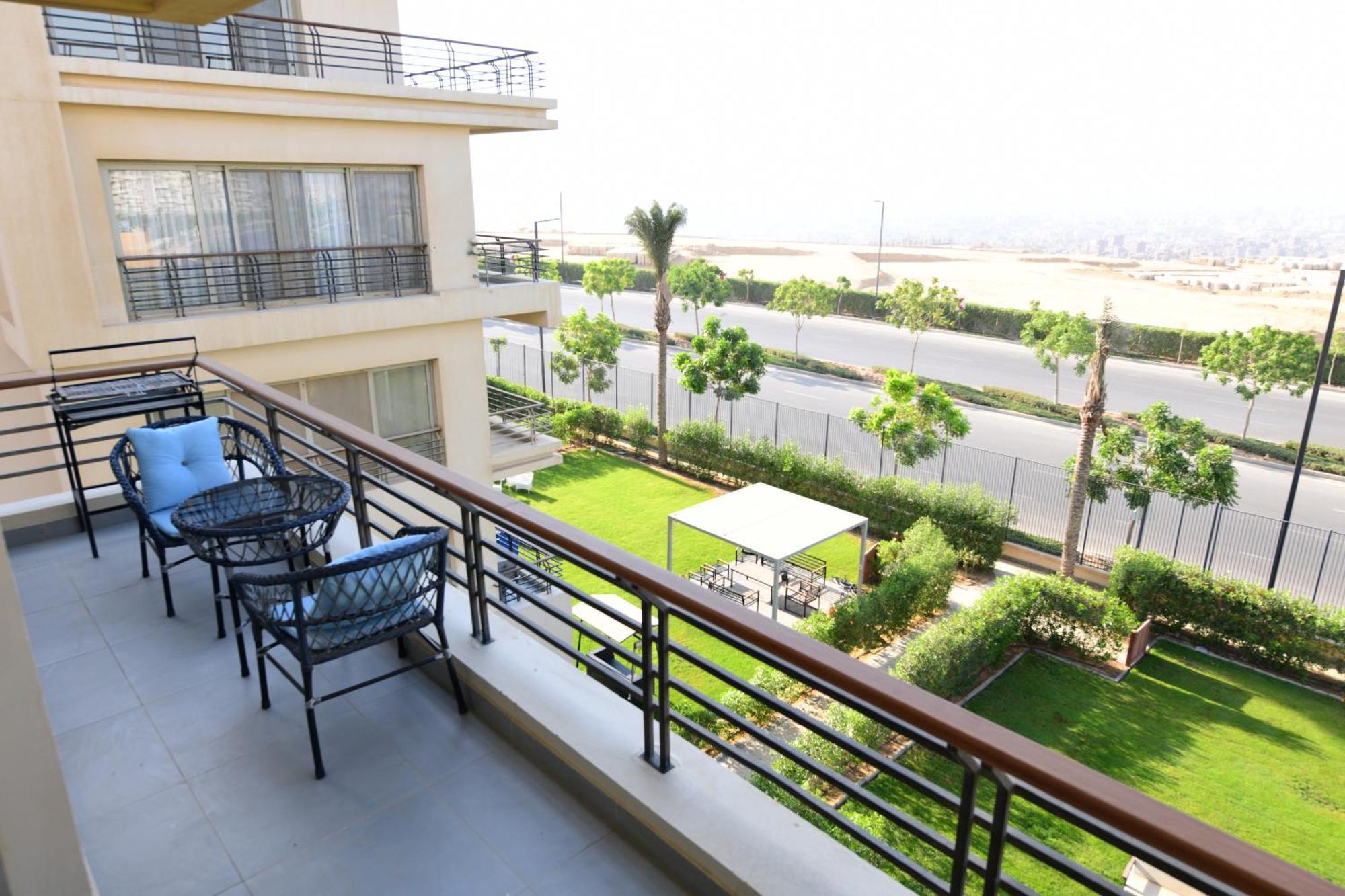Carrara White 3br W/garden View And Pool