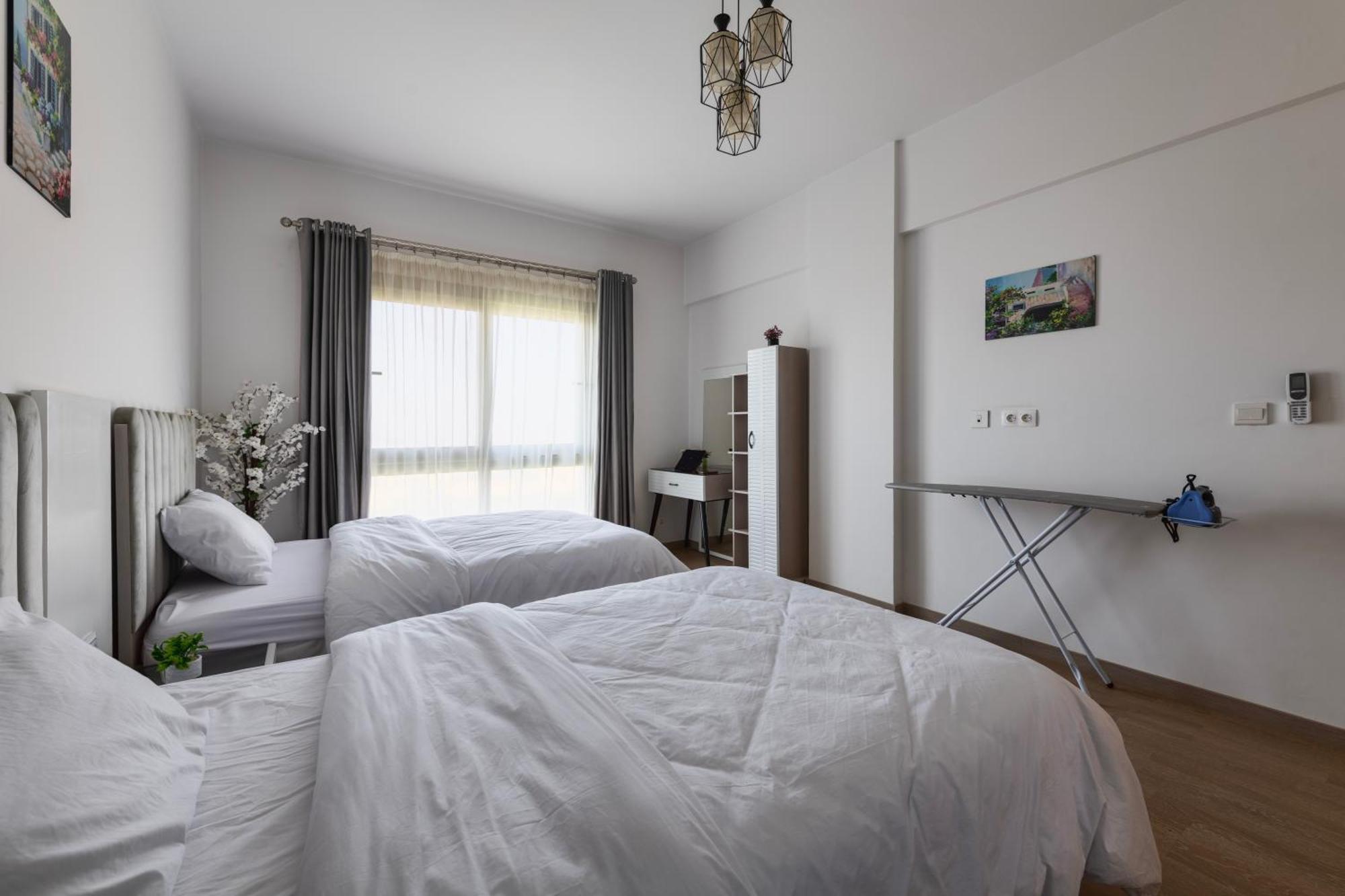 Carrara White 3br W/garden View And Pool