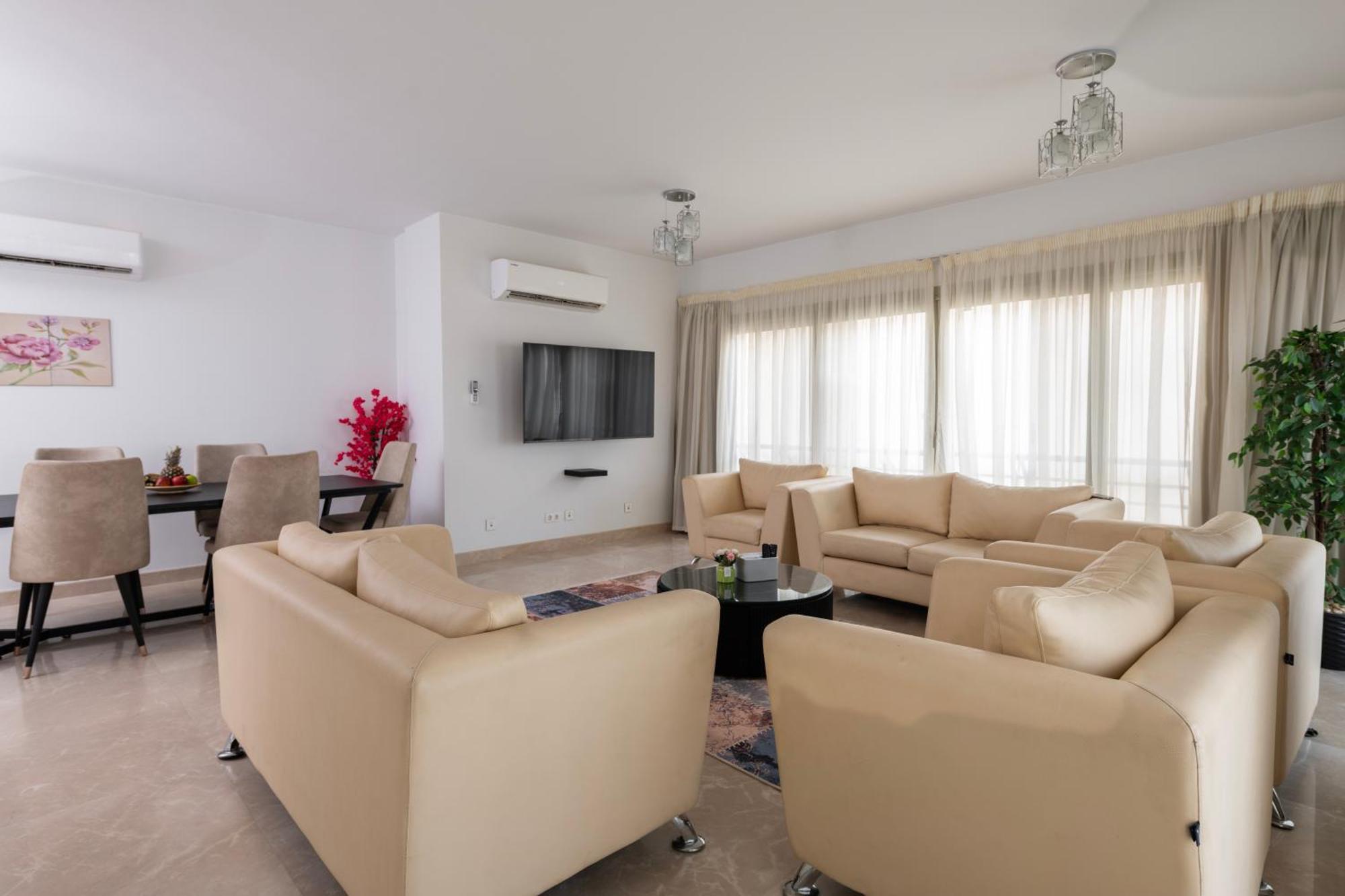 Carrara White 3br W/garden View And Pool Apartment
