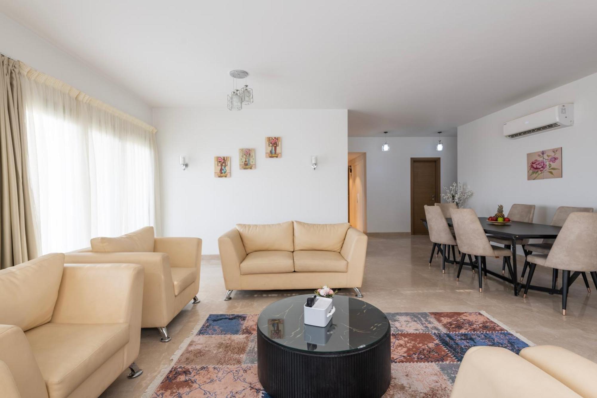 Carrara White 3br W/garden View And Pool Apartment *