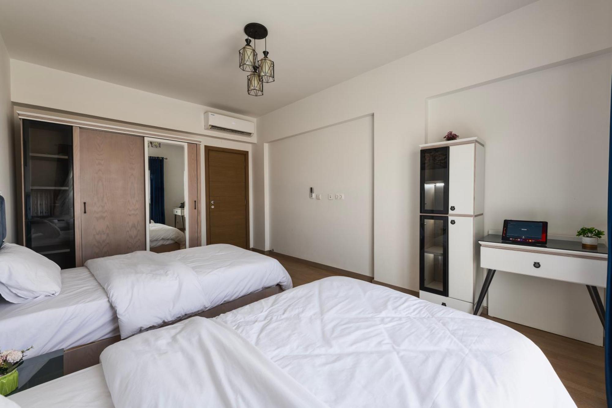 Carrara White 3br W/garden View And Pool Apartment Cairo